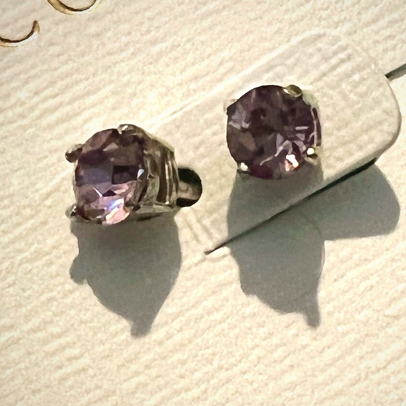 925 sterling Silver Crystal amethyst purple studs tiny size NEW - Picture 1 of 2